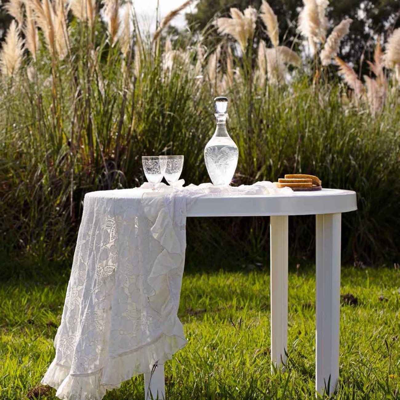 Imagen Mesa Jardín Plástico Garden Life Guinea Redonda 90 Cm Blanca